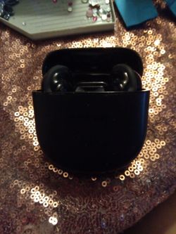 Bose quiet comfort ultra wireless black noise cancelling ear buds with case