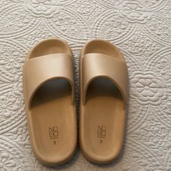 Womens Tan Slides Size 9