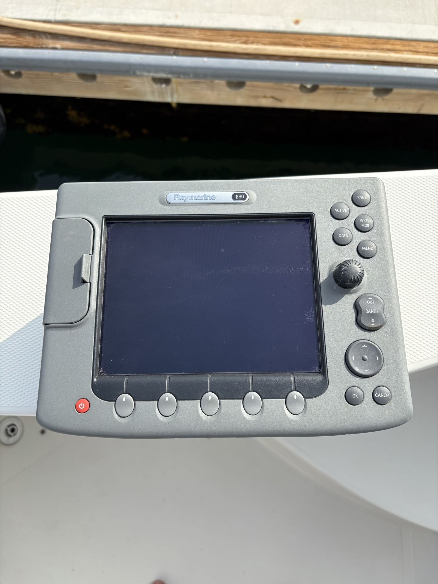 Chart plotter Raymarine E80