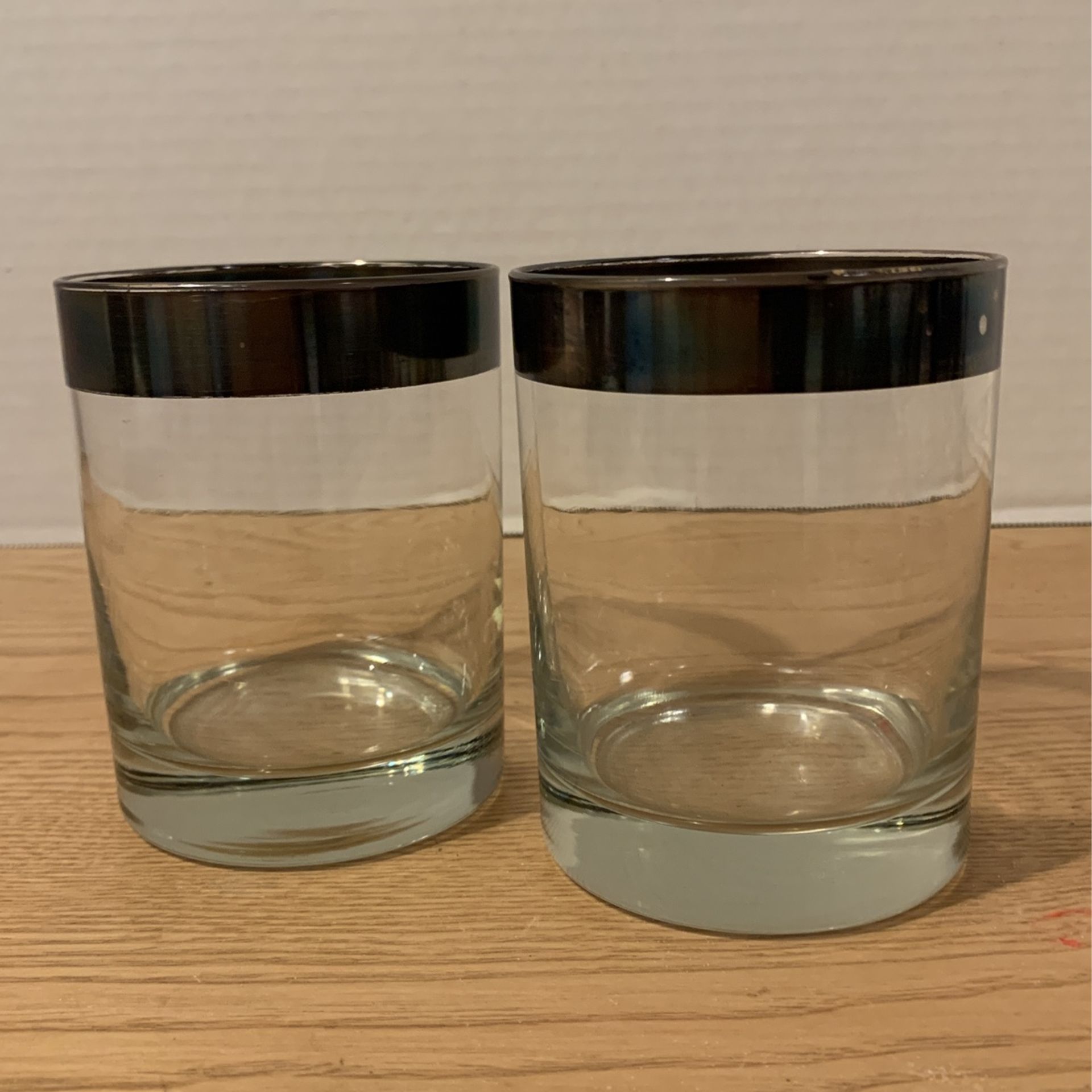2 vintage MCM Dorothy Thorpe Style silver band cocktail glasses