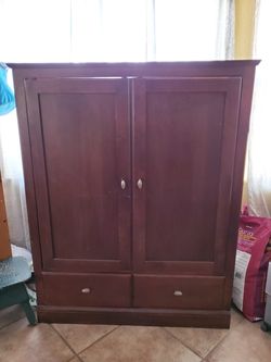 Entertainment cabinet