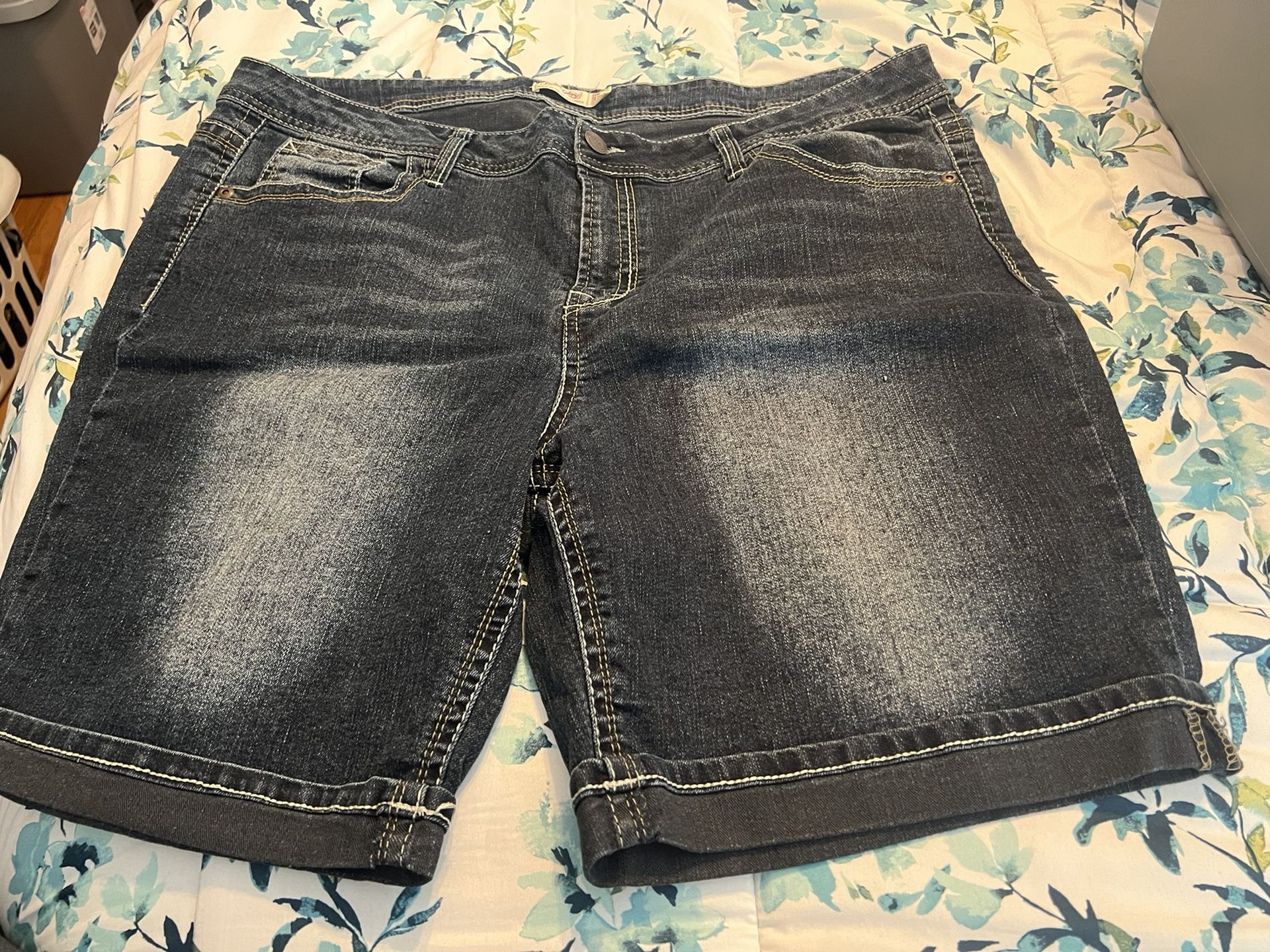 Faded Glory Women’s plus size blue Jean shorts, size 24W