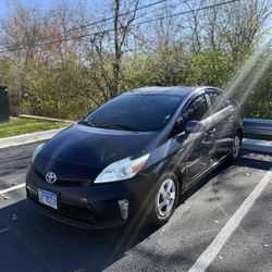2012 Toyota Prius Five $4700