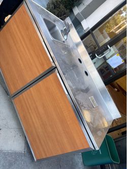 Commercial sink