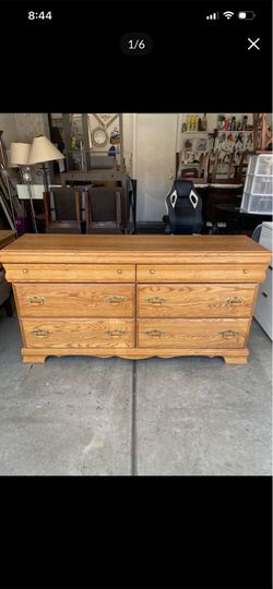 Dresser six drawers excellent condition