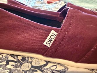 TOMS Alpargata Shoe Burgandy / Maroon Canvas Women’s Size 8.5 - Never Worn No Box