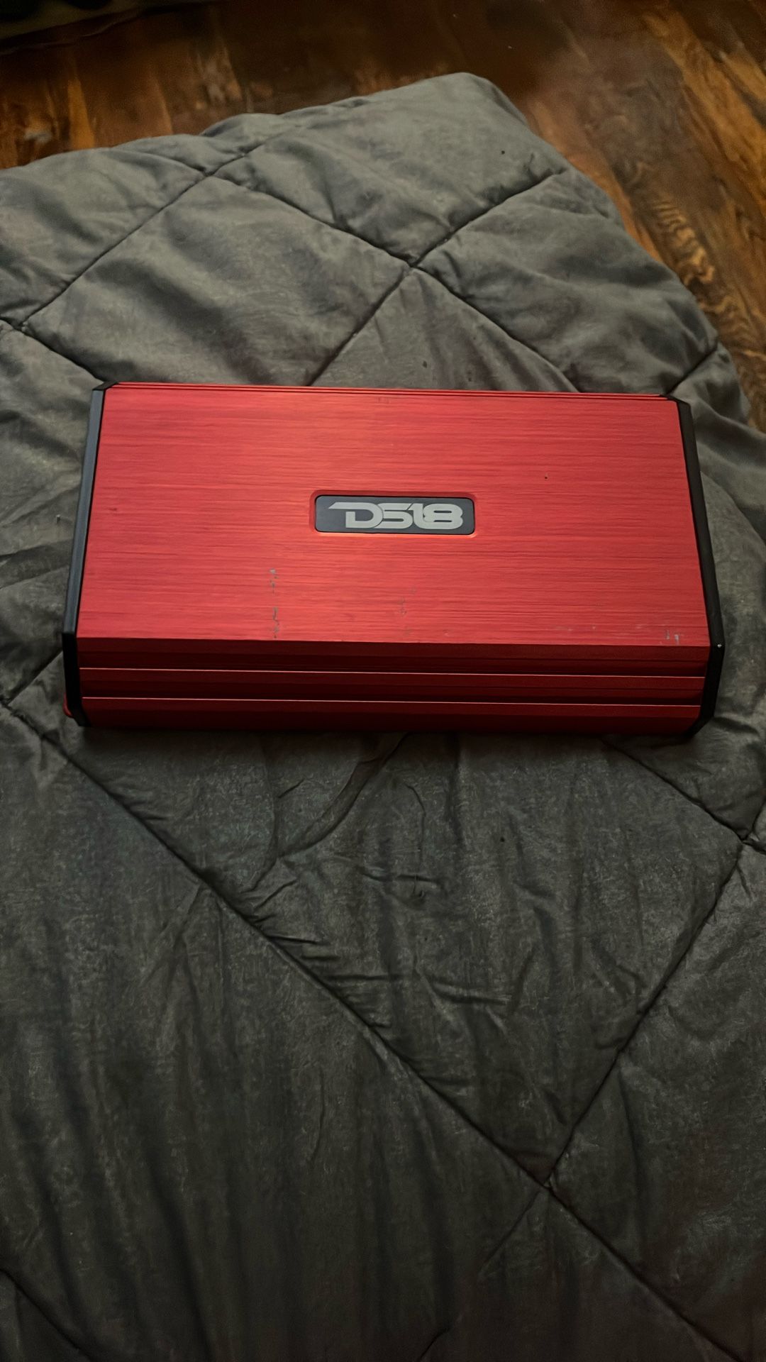 DS18 S1200.4/RD SELECT Full-Range Class AB 4-Channel Amplifier 1200 Watts Red