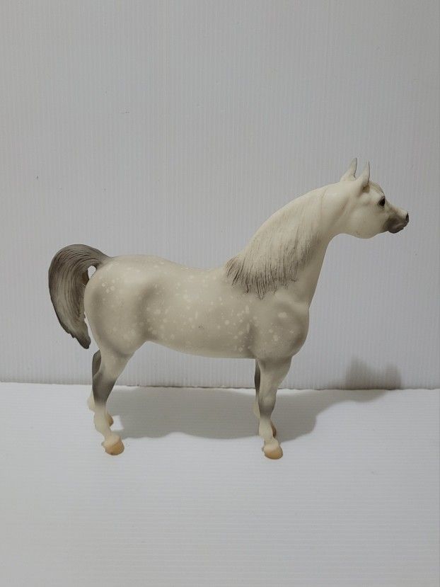 Breyer Horse #839 Proud Arabian Stallion Light Dappled Gray White Mane 1(contact info removed)