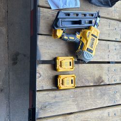 DeWalt 20 V brushless nail gun