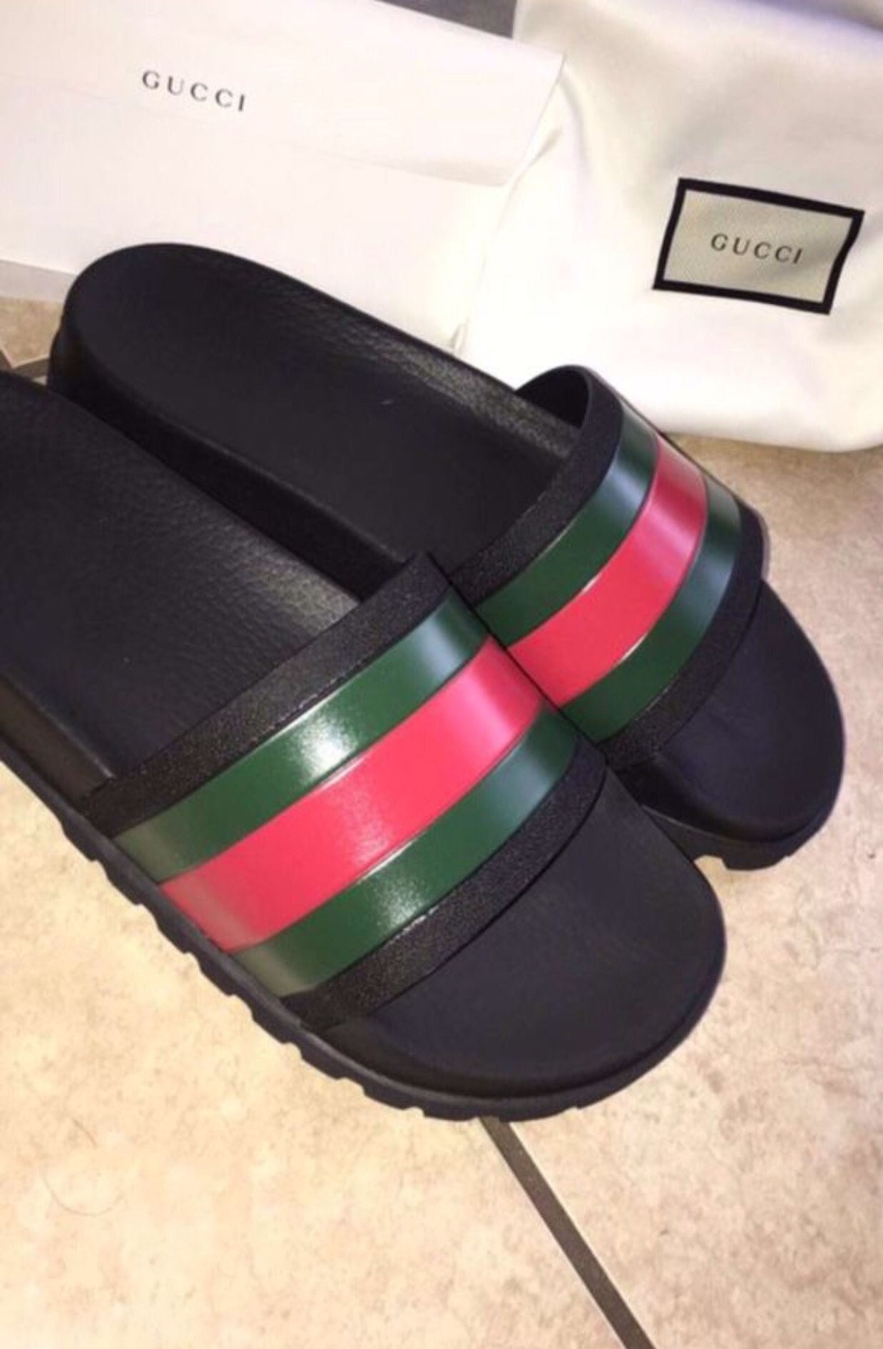 DEADSTOCK GUCCI SLIDES SIZE 8