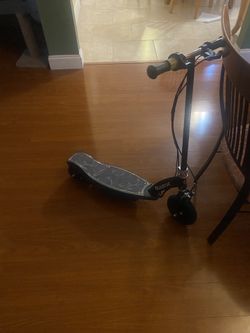 Electric Razor E100 Glow Scooter 