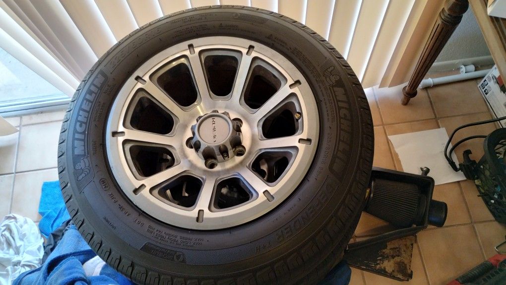 Michelin Defender 225 60 R16 Tires