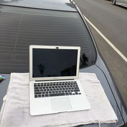 MacBook Air Model A1466 — Works fine