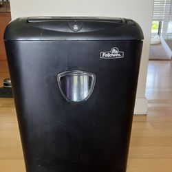FELLOWES Cross Shredder 