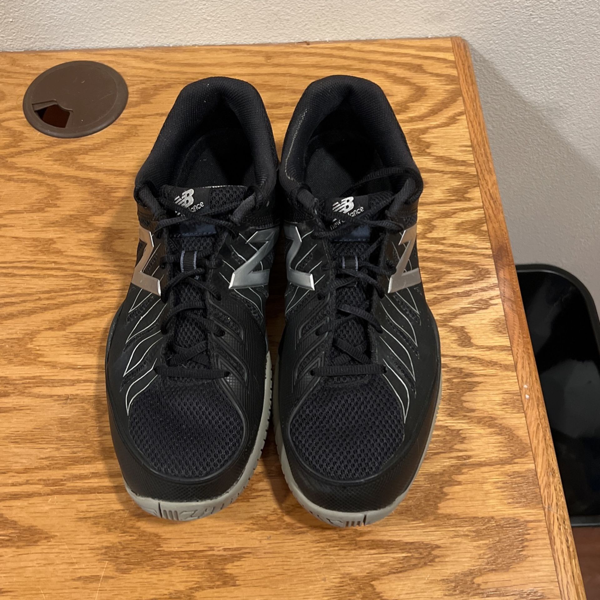 New Balance Men's 1006 V1 Tennis Shoes Sneakers Black Silver Revlite Size  8.5 D for Sale in Plano, TX - OfferUp