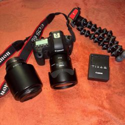 The Canon EOS 6D is a compact and lightweight (755g) full-frame DSLR, ideal for portraits, landscapes, and travel thanks to its 20.2 MP CMOS sensor an