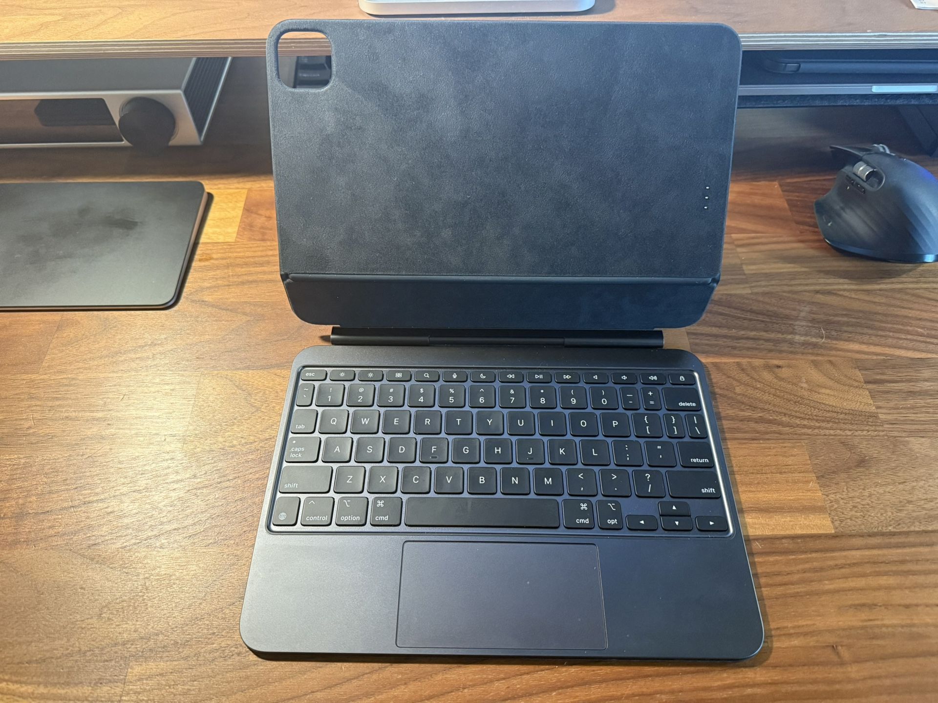 11” iPad Pro Magic Keyboard (Space black)