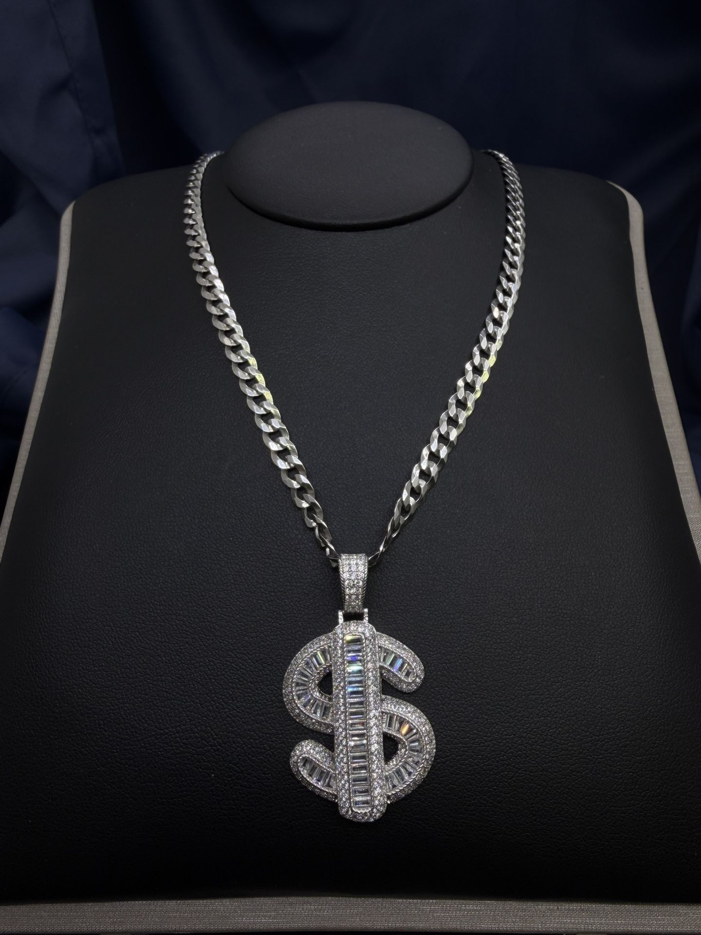 SILVER CURB CHAIN/MONEYSIGN PENDANT
