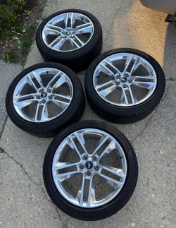 19” WHEELS WITH EXCELLENT TIRES 114.3x5 bolt Pattern