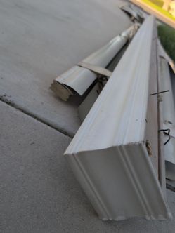 FREE 1950s crown molding and blinds