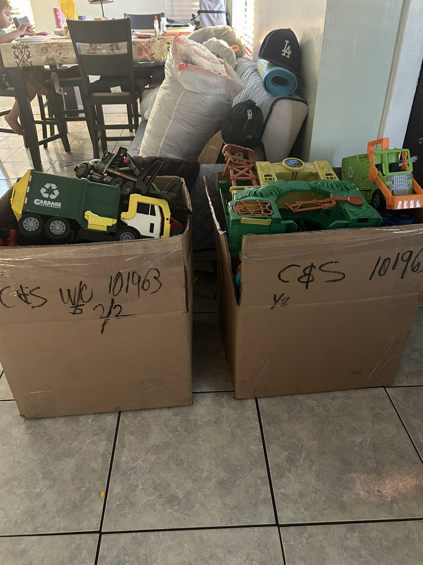 Cajas Con Jueguetes Muy Buenas Condiciones La Mayoría Seminuevos Los Que Urban Pila Funcionan Bien En Buen Estado Todos