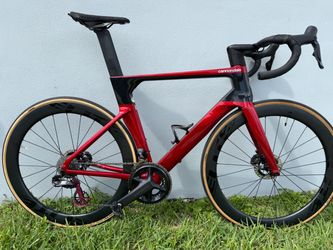 🚴🏻Cannondale SystemSix Di2 Carbon Road Bike – Size 56 Fast, aerodynamic, and professionally upgraded. Excellent setup for road racing, fast group ri