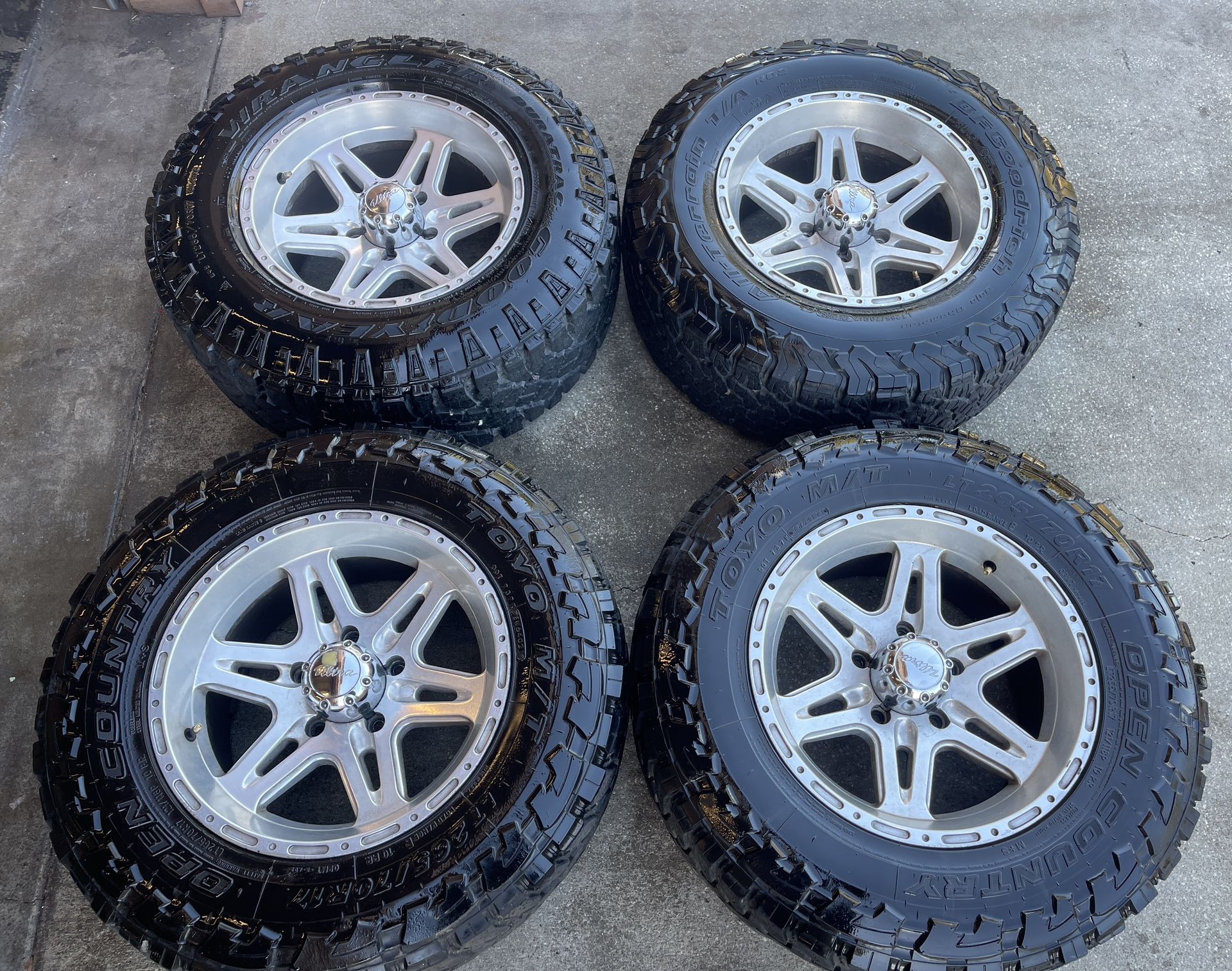 17in Ultra Motorsports Offroad Truck wheels 5x5.5 17x9 DODGE RAM OBS FORD F150