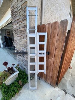 Aluminum Hitch-Mount Motorcycle Carrier with Ramp