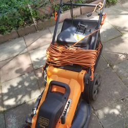 Lawn Mower - Black+Decker 13Amp , 20 inch ( Corded ).Barelly used !!!