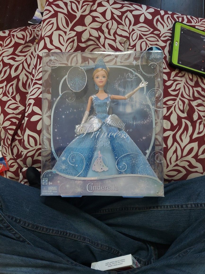 2012 Disney Princess Cinderella Holiday Princess Barbie Doll