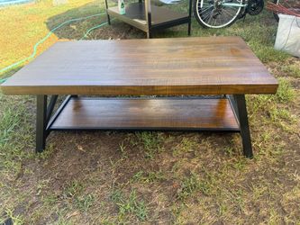 Style Farm House Coffee Table
