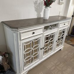 Scarlet Buffet Table 