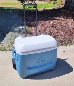 Igloo Rolling Cooler