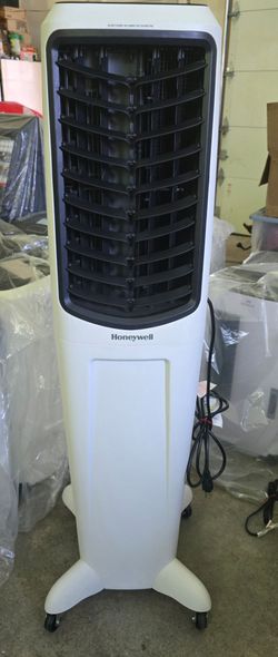Honeywell TC50PEU 800 CFM 487 sq.ft. Indoor Tower Evaporative Air Cooler w/Remote