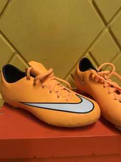 Soccer shoes size 3