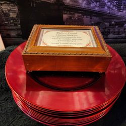 Vintage Jewlery Music Box In MINT CONDITION 