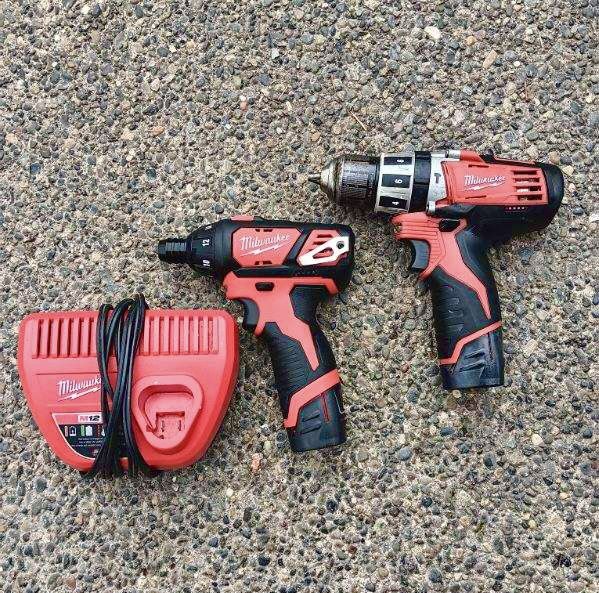 Milwaukee M12 Drill Set