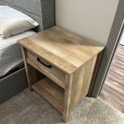Farmhouse Nightstand — Rustic Light Oak, 1 Drawer + Open Shelf