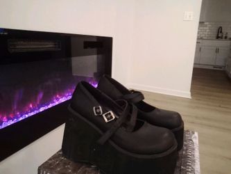 Like New Demonia Kera- 08 Platform Mary Janes with Box & Coverings - Size 9 but fit like a 8