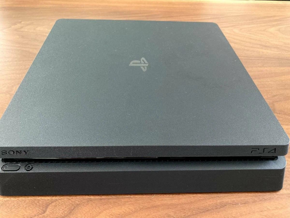 500 GB PS4 + 🎮 CONTROLLER