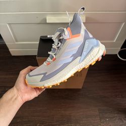 New Women’s Adidas Terrex Hiking Sneaker Size 7