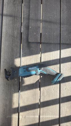 MakitA xrj01 hand saw