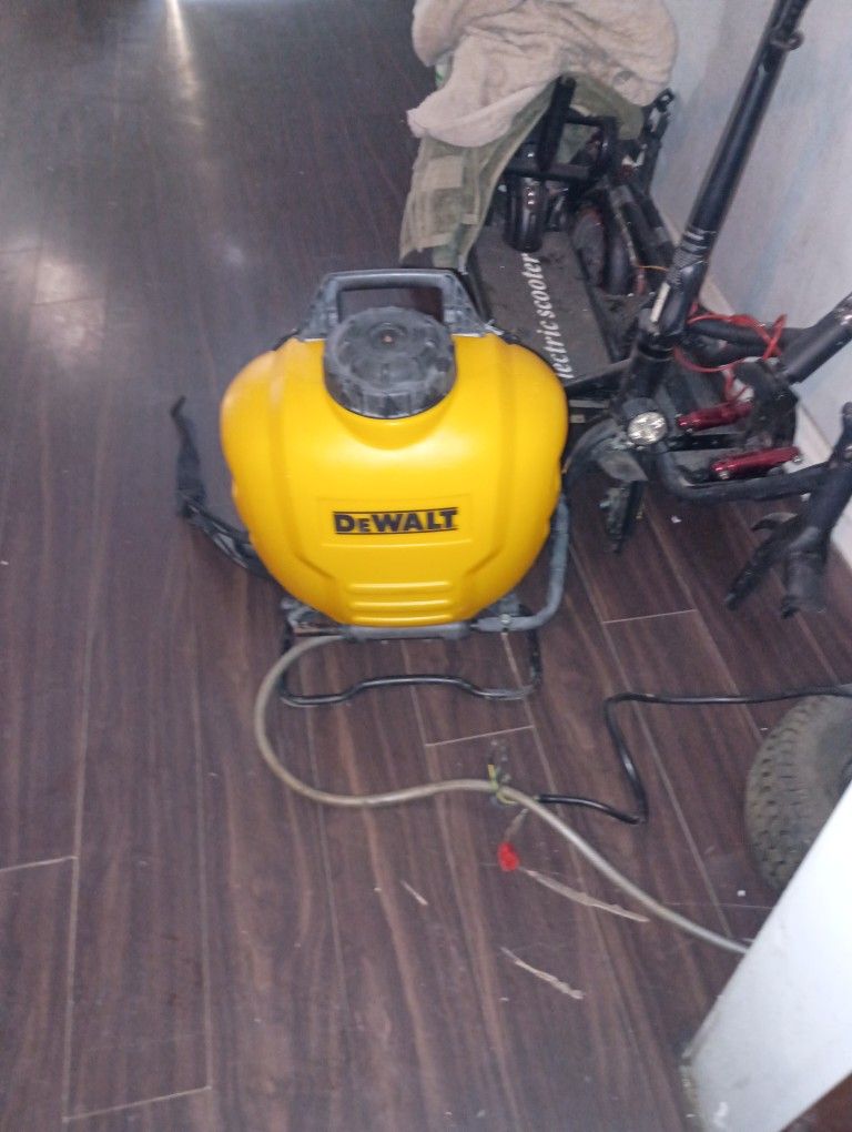 DeWalt 4gal sprayer