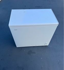 Freezer Large household deep chest hard to find size
