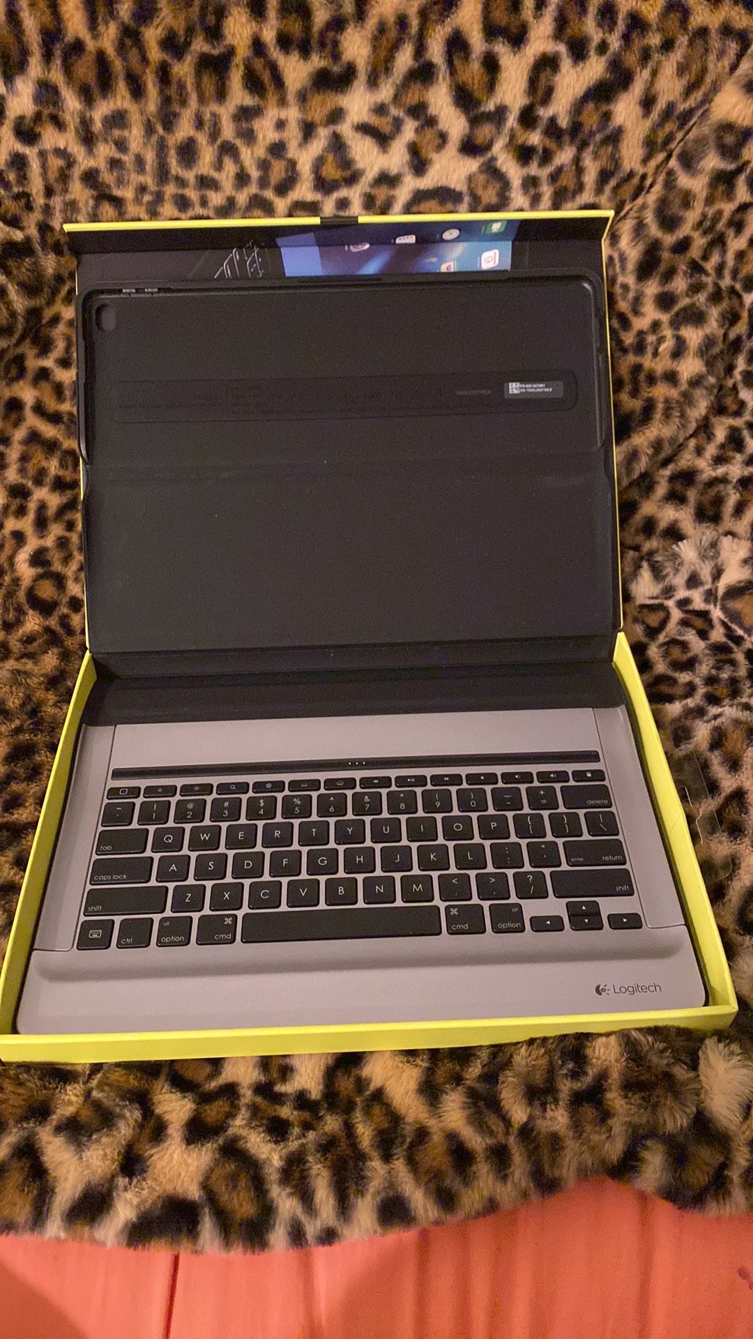 Logitech backlit keyboard case with smart connector for iPad Pro