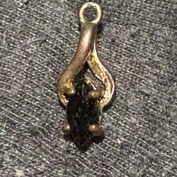 Gold onyx pendant