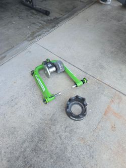 Kurt Kinetic Road Machine 2.0 Fluid Trainer - Green