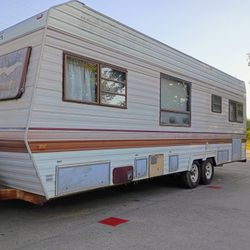 Yukon RV Trailer by FLEETWOOD project - Clean Title on hand! 