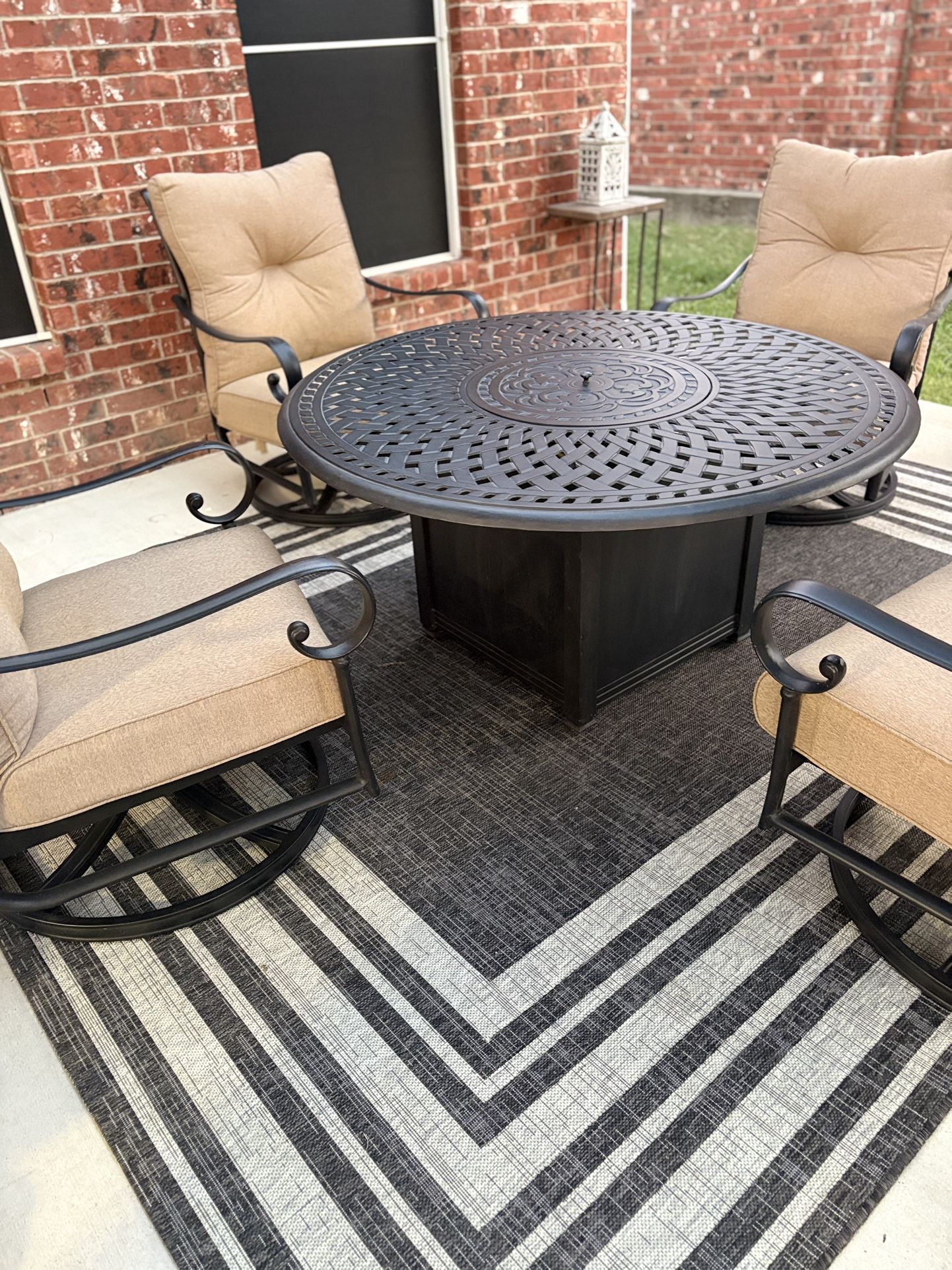 Patio Furniture Excellent Condition 