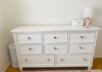 White 8-Drawer Dresser with Crystal Knobs – Great Condition